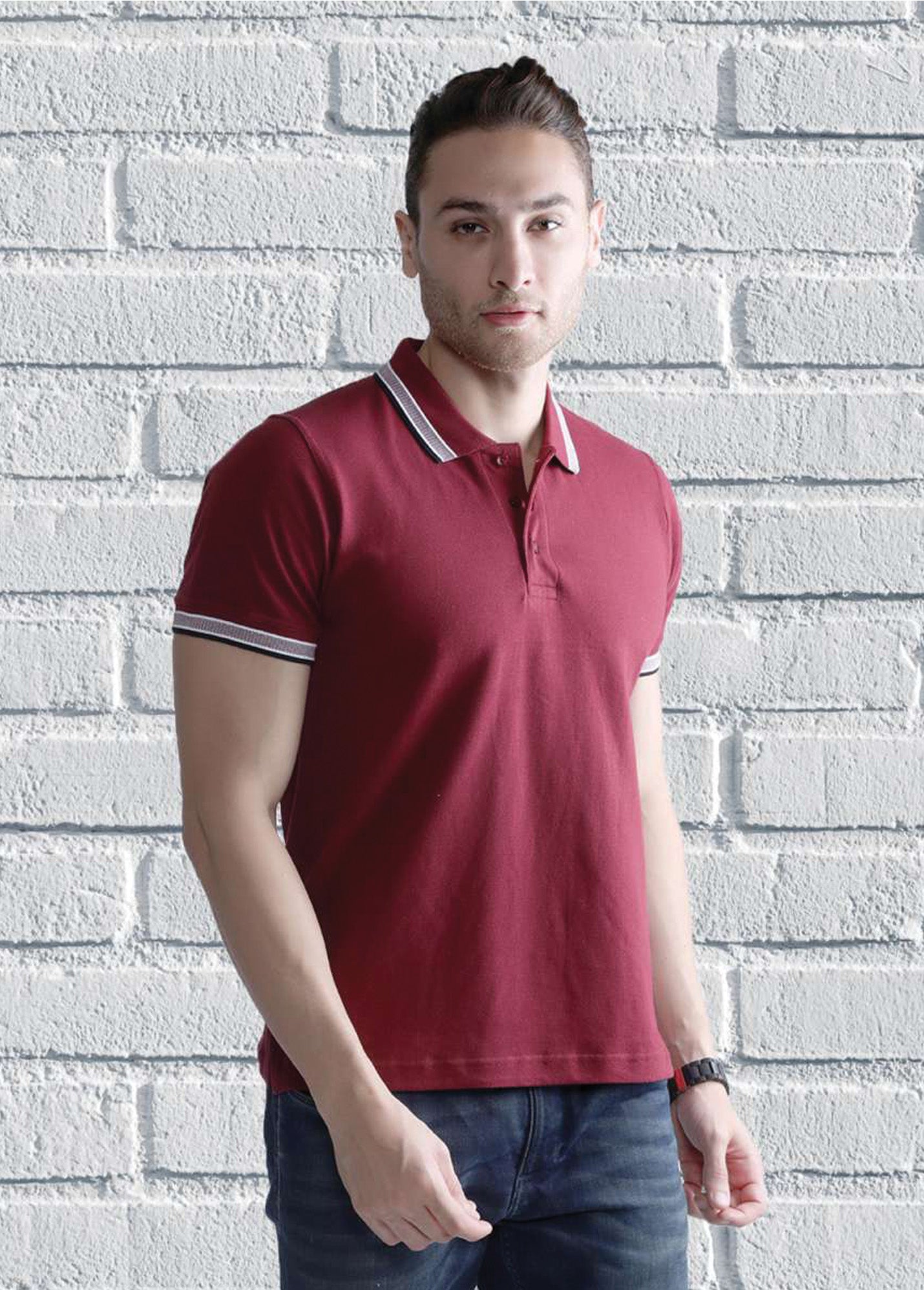 Wild Horn Maroon Collar T-shirt