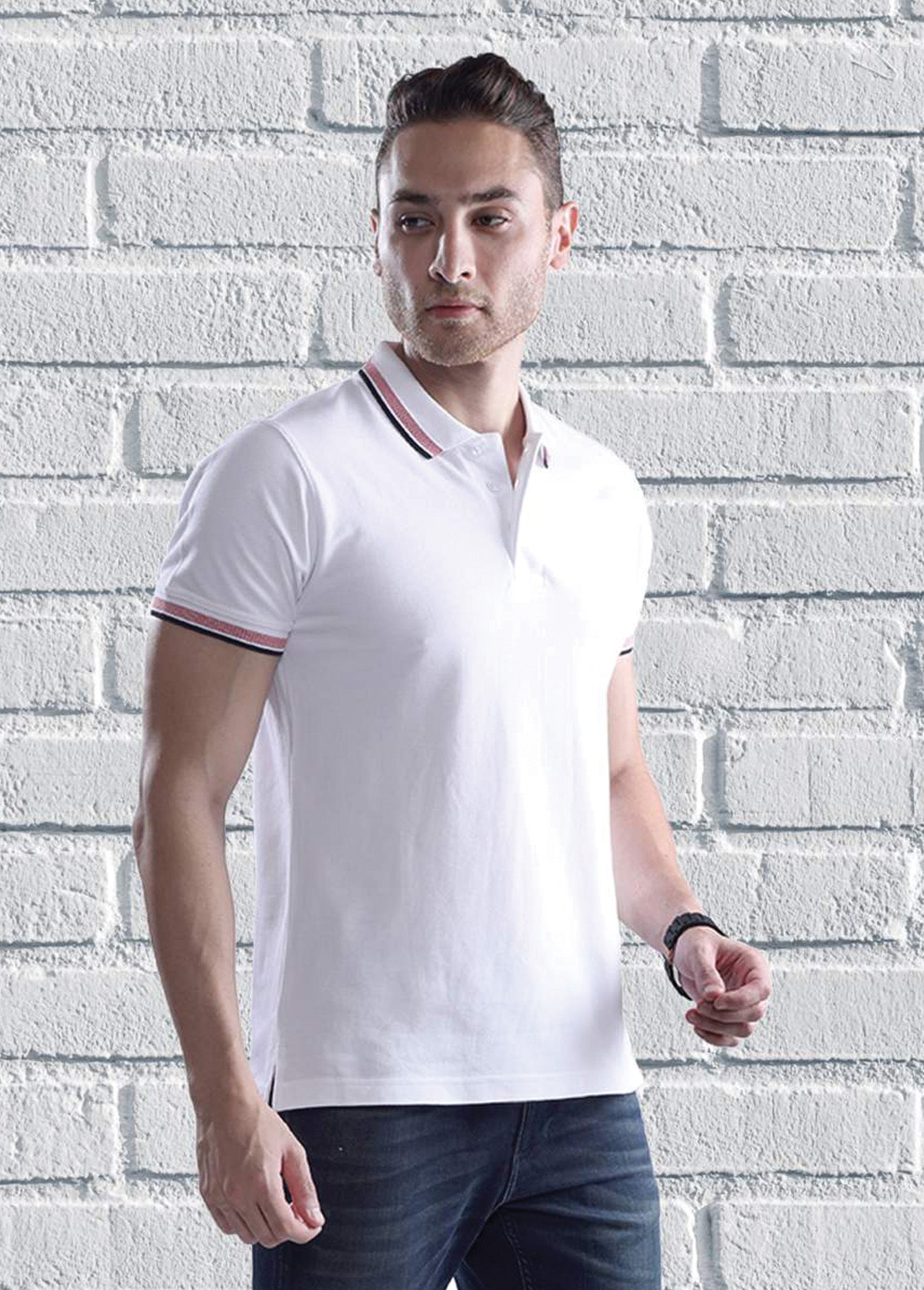 Wild Horn White with Red Collar T-shirt